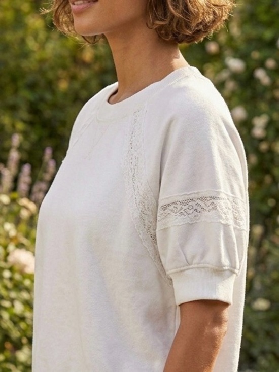 Altar'd State Tops - Altar'd State White Lace-Trim Cropped Sweatshirt. Boho, Coastal, Cottagecore 🤍🤍